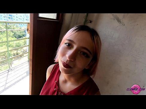 ❤️ 学生官能がアウトバックで見知らぬ男にフェラチオ~顔にザーメンをかける ❤ 美女ポルノ ❌️